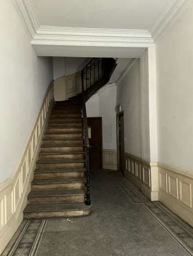 Le hall et son escalier d'époque, conservés