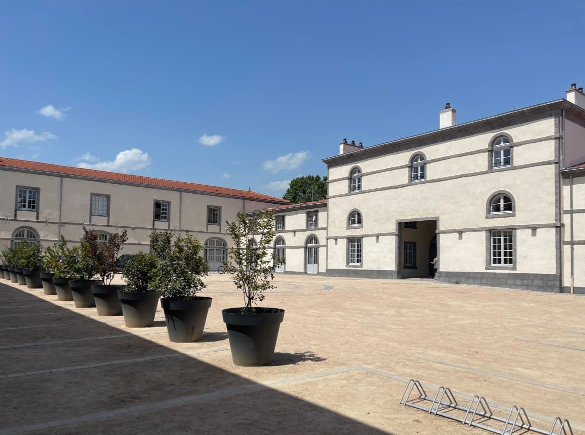 La caserne Vercingétorix réhabilitée — cour intérieure
